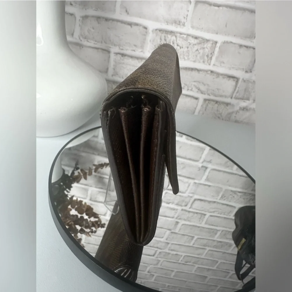 LOUIS VUITTON Damier Portefeuille
Sarah Bifold Wallet Long Wallet. Sold as is - Picture 6 of 12